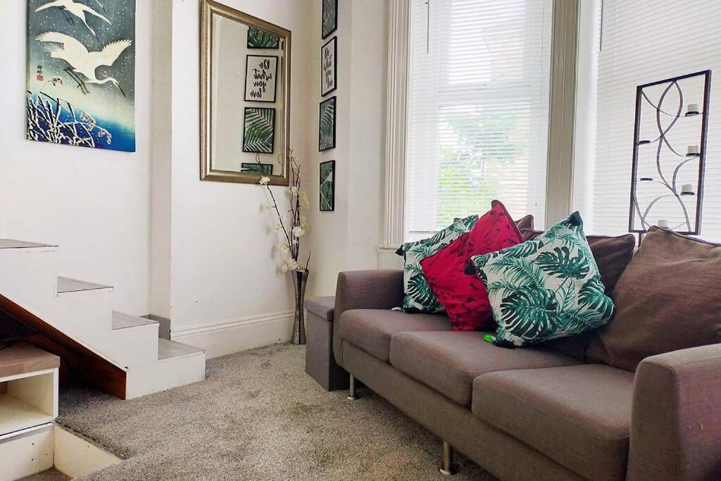 Апартаменты Cute & Cosy Loft-Style Studio Close To Beach Борнмут Экстерьер фото