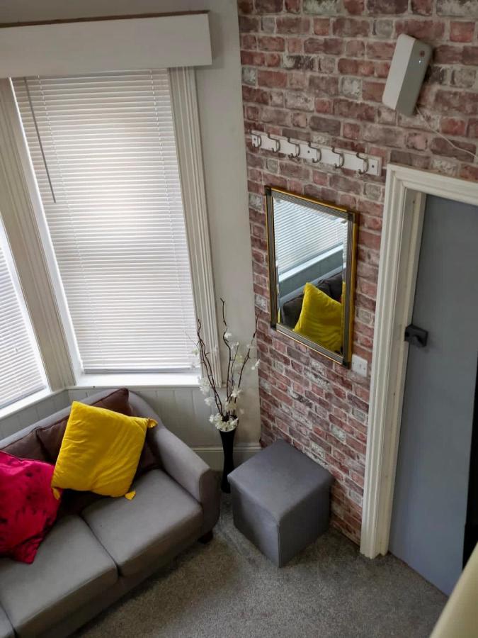 Апартаменты Cute & Cosy Loft-Style Studio Close To Beach Борнмут Экстерьер фото